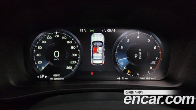 Volvo XC40 2018 — ფოტო 8/20