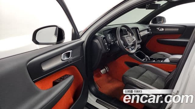 Volvo XC40 2018 — ფოტო 10/20