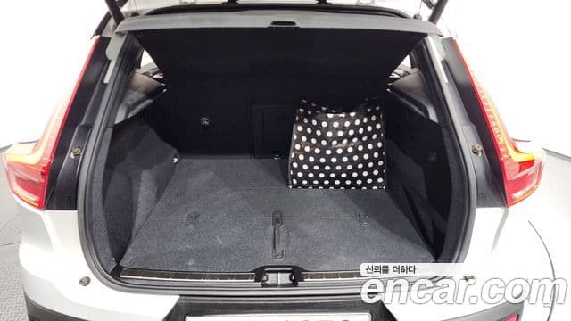 Volvo XC40 2018 — фото 20 из 20