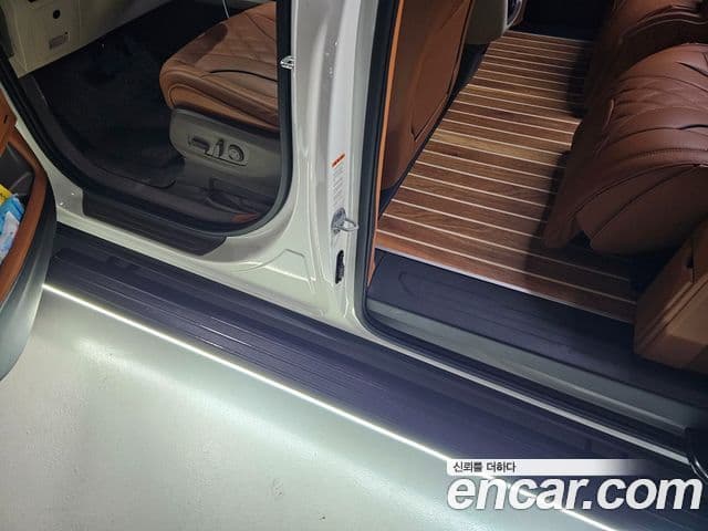 Kia Carnival 2024 — ფოტო 19/20