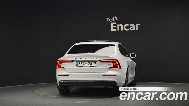 Volvo S60 2024 — ფოტო 4/20