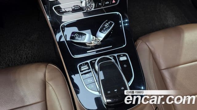 Mercedes-Benz E-Class 2018 — Şəkil 17/20