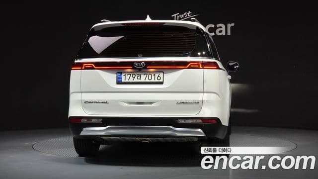 Kia Carnival 2021 — ფოტო 4/20