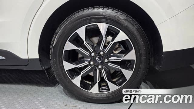 Kia Carnival 2021 — ფოტო 5/20