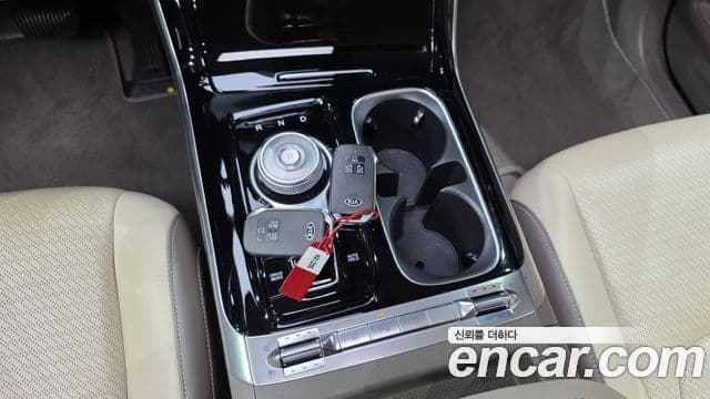 Kia Carnival 2021 — фото 9 из 20