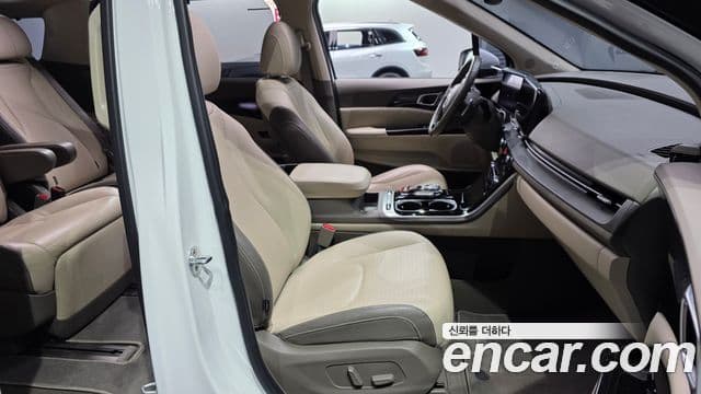 Kia Carnival 2021 — ფოტო 10/20