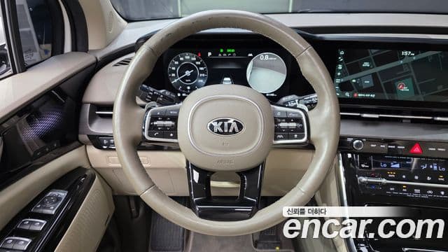 Kia Carnival 2021 — ფოტო 13/20