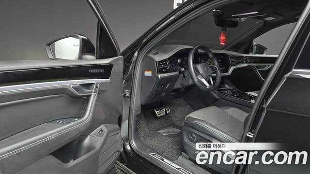 Volkswagen Touareg 2023 — Şəkil 10/20