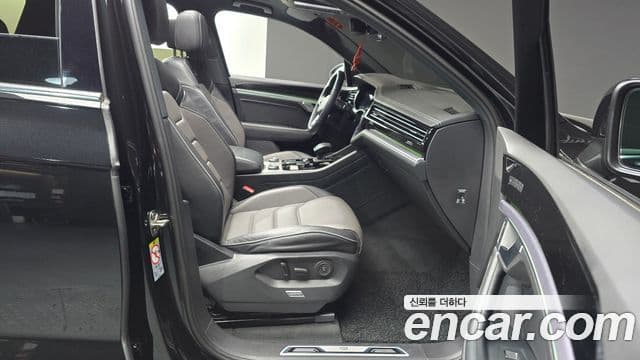 Volkswagen Touareg 2023 — Şəkil 11/20