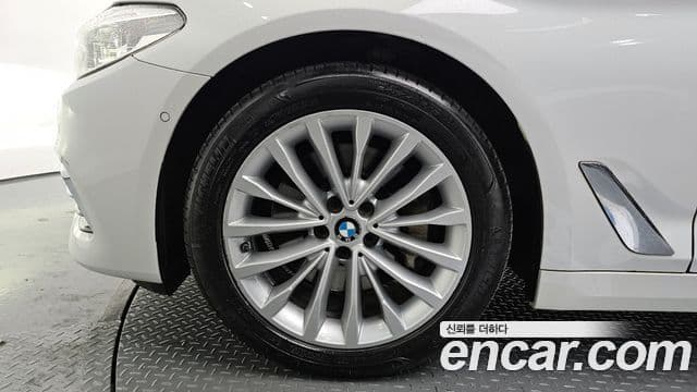 BMW 5 Series 2019 — Şəkil 5/20