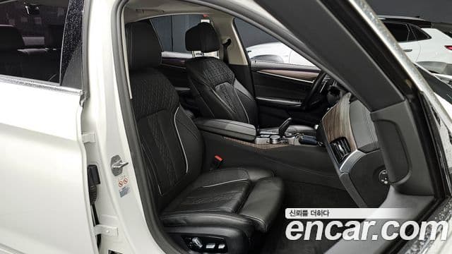 BMW 5 Series 2019 — Şəkil 10/20