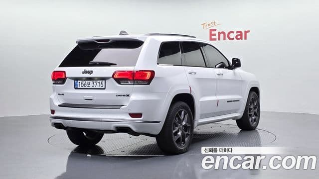 Jeep Grand Cherokee 2020 — ფოტო 2/20