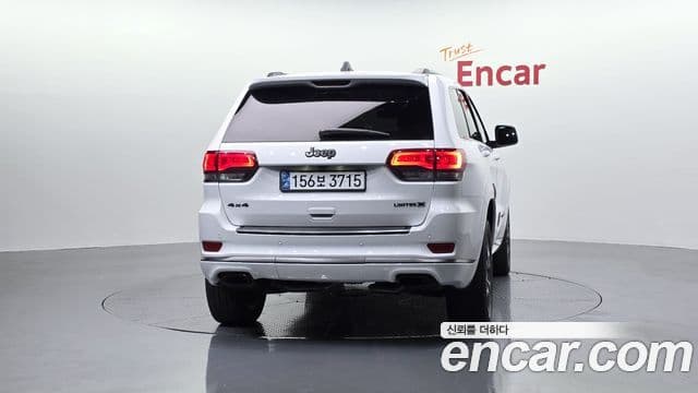 Jeep Grand Cherokee 2020 — ფოტო 4/20