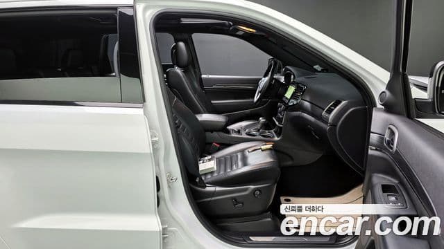 Jeep Grand Cherokee 2020 — ფოტო 10/20
