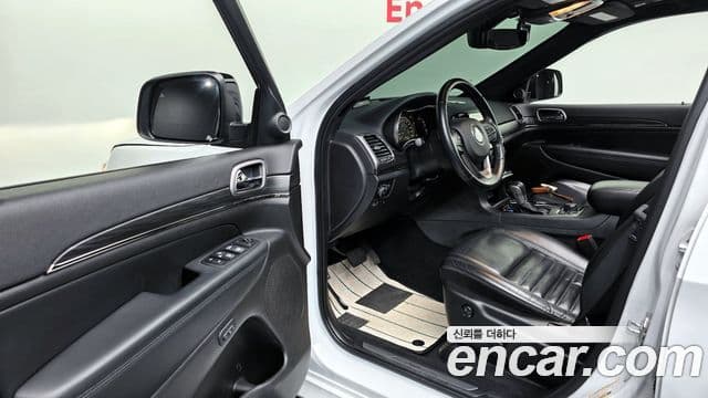 Jeep Grand Cherokee 2020 — ფოტო 11/20