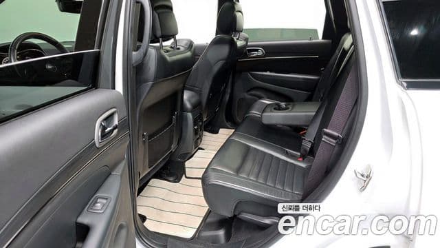Jeep Grand Cherokee 2020 — ფოტო 12/20