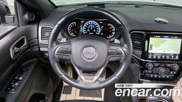 Jeep Grand Cherokee 2020 — ფოტო 13/20