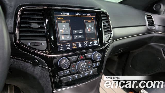 Jeep Grand Cherokee 2020 — ფოტო 14/20