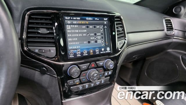 Jeep Grand Cherokee 2020 — ფოტო 15/20