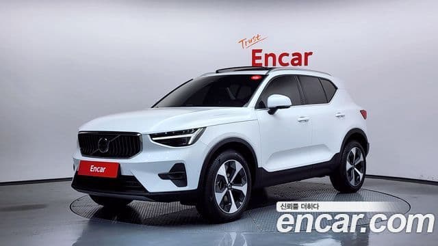 Volvo XC40 2025 — ფოტო 3/20