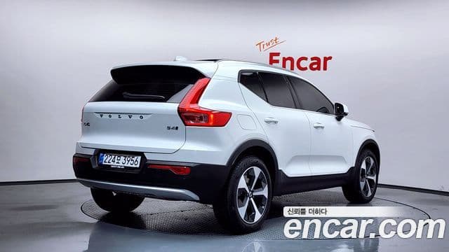 Volvo XC40 2025 — ფოტო 17/20