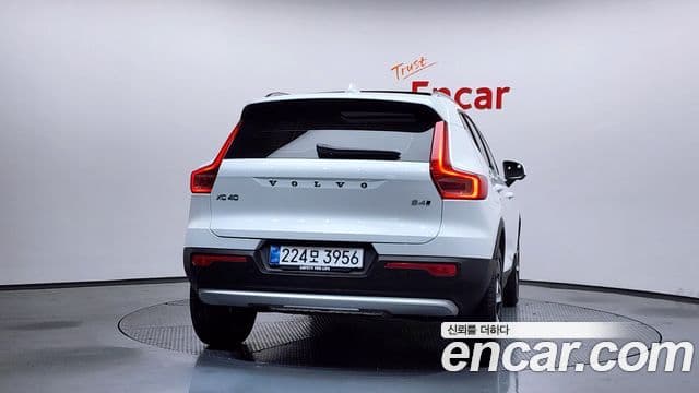 Volvo XC40 2025 — ფოტო 10/20