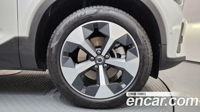 Volvo XC40 2025 — ფოტო 20/20