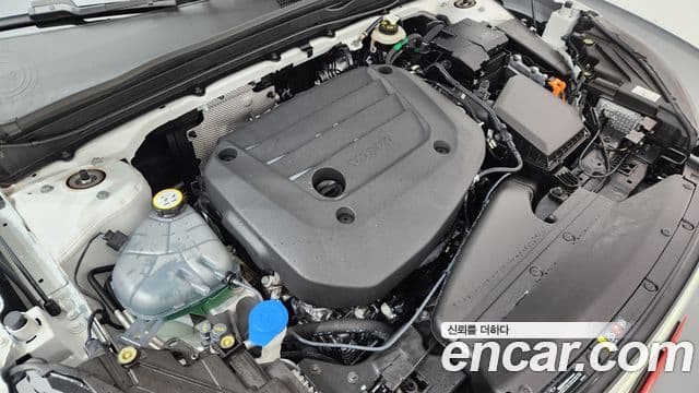 Volvo XC40 2025 — ფოტო 18/20