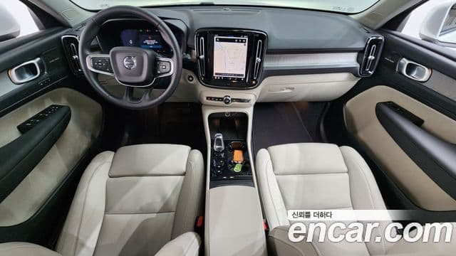 Volvo XC40 2025 — ფოტო 15/20