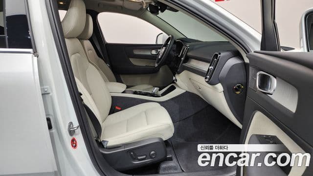 Volvo XC40 2025 — ფოტო 7/20