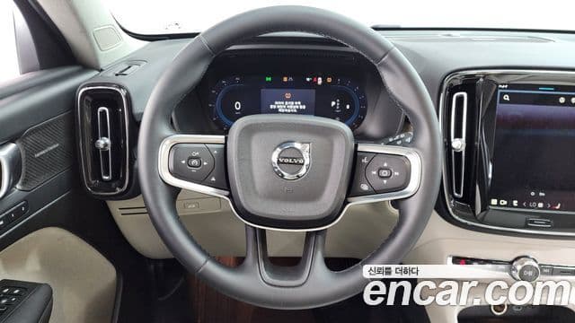Volvo XC40 2025 — ფოტო 13/20