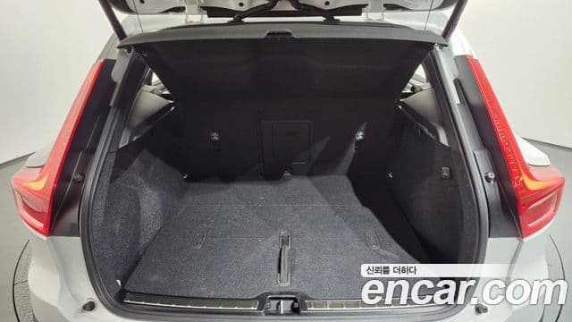 Volvo XC40 2025 — ფოტო 9/20