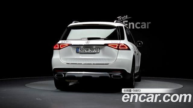 Mercedes-Benz GLE-Class 2020 — Photo 2/20