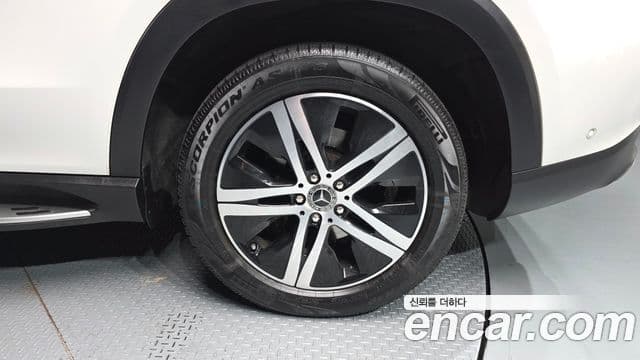 Mercedes-Benz GLE-Class 2020 — Şəkil 5/20