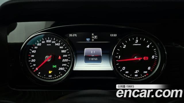 Mercedes-Benz E-Class 2018 — Şəkil 8/20
