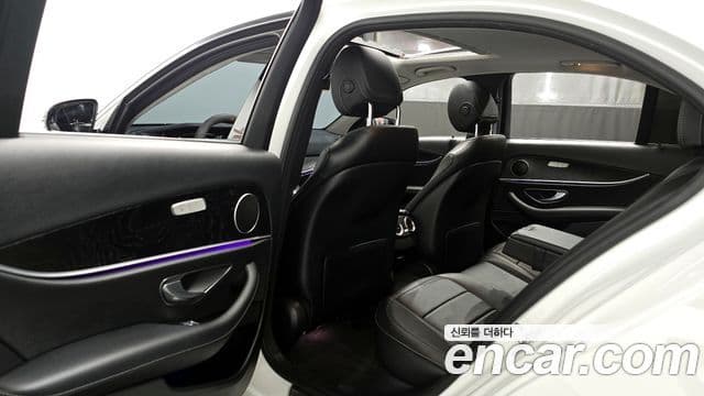 Mercedes-Benz E-Class 2018 — Şəkil 12/20
