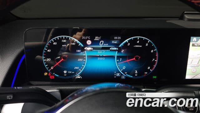 Mercedes-Benz GLB-Class 2023 — Фото 8/20