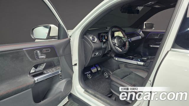 Mercedes-Benz GLB-Class 2023 — Фото 10/20