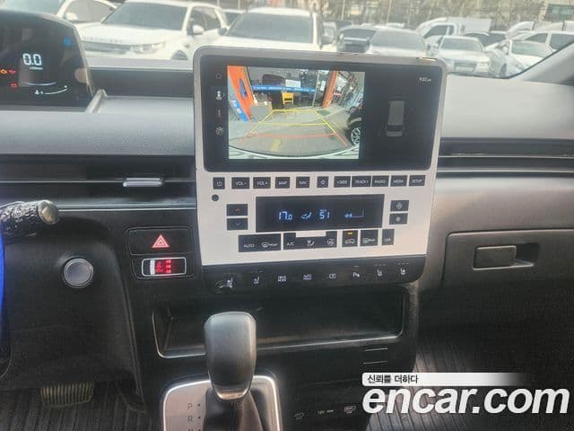 Hyundai Staria 2025 — Şəkil 8/17