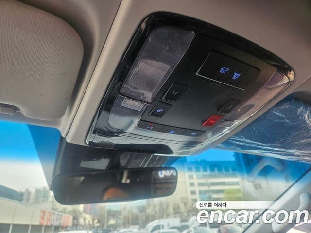 Hyundai Staria 2025 — Şəkil 13/17
