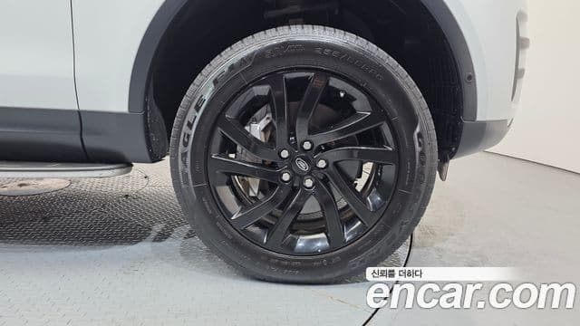 Land Rover Discovery 5 2020 — ფოტო 5/20