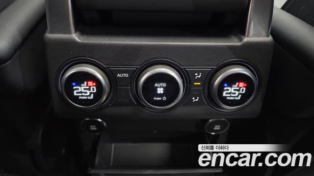 Land Rover Discovery 5 2020 — ფოტო 19/20