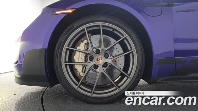 Porsche Taycan 2025 — Photo 9/20