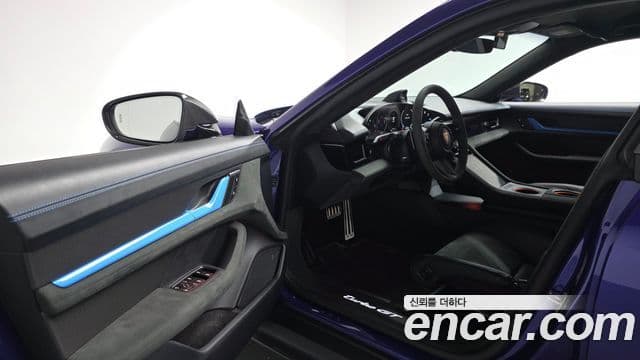 Porsche Taycan 2025 — Photo 18/20
