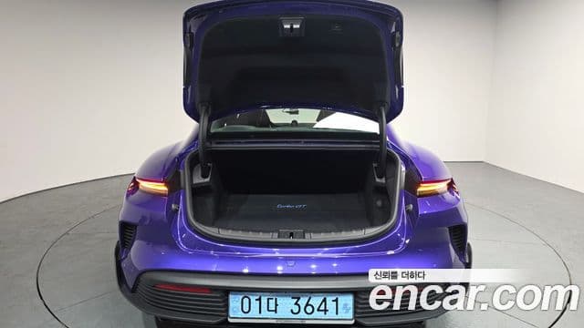 Porsche Taycan 2025 — Photo 6/20