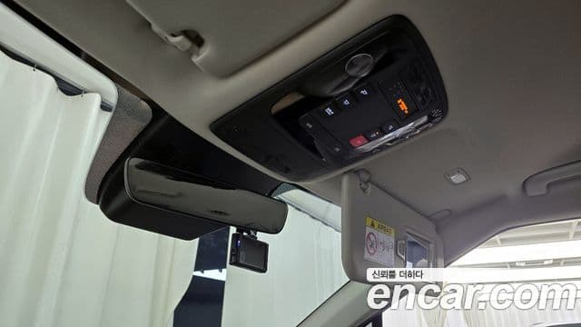 Kia Carnival 2024 — Фото 17/20