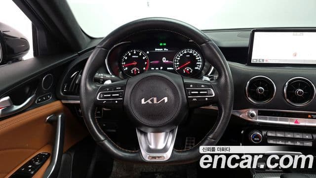Kia Stinger 2023 — Şəkil 13/20