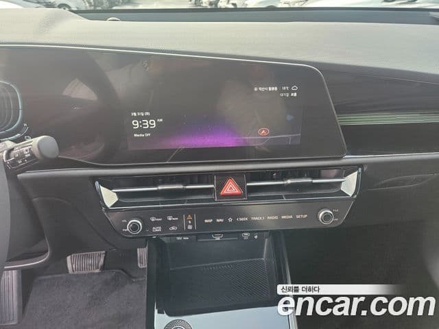 Kia Niro 2024 — ფოტო 18/20