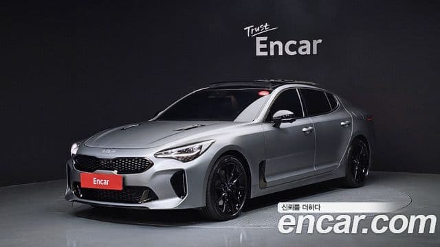 Kia Stinger 2023 — ფოტო 1/20