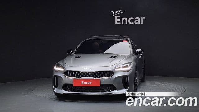 Kia Stinger 2023 — ფოტო 3/20
